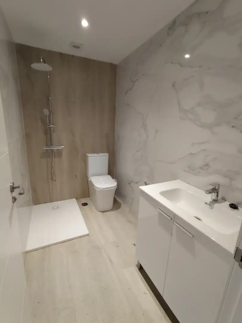 Baño de Apartamento en venta en Guía de Isora con Terraza, Trastero y Horno