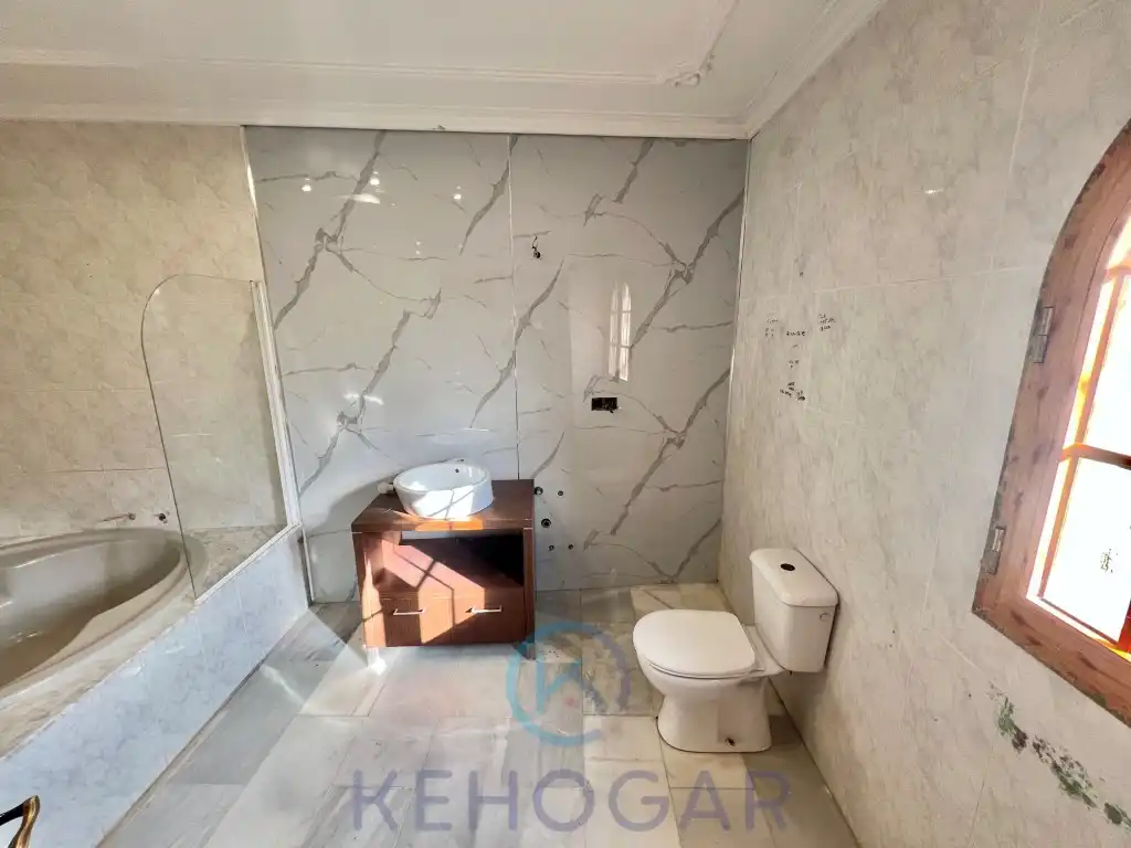 Baño de Casa o chalet en venta en Dos Hermanas con Piscina