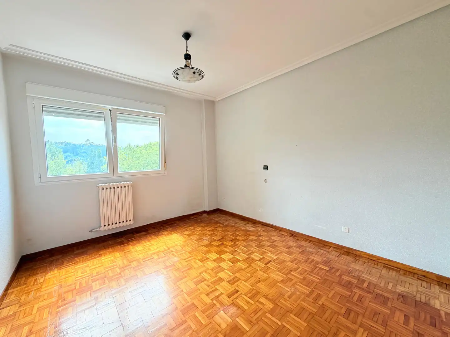 Bedroom of Flat for sale in Avilés  with Heating, Parquet flooring and Furnished