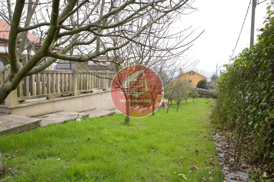Casa o xalet en venda en Pontevedra Capital  amb Jardí privat, Terrassa i Moblat