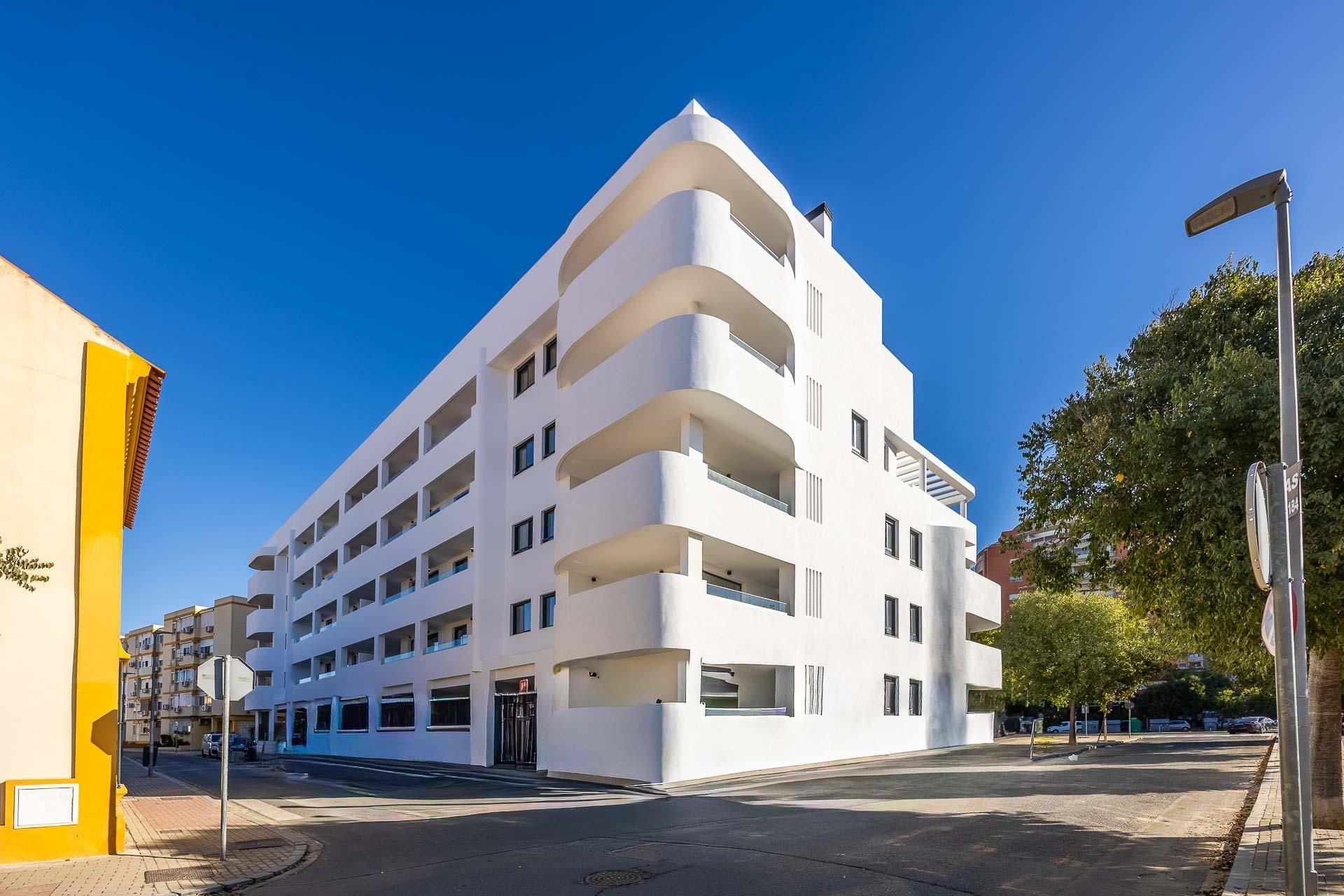Vista exterior de Piso en venta en  Sevilla Capital con Aire acondicionado, Calefacción y Terraza