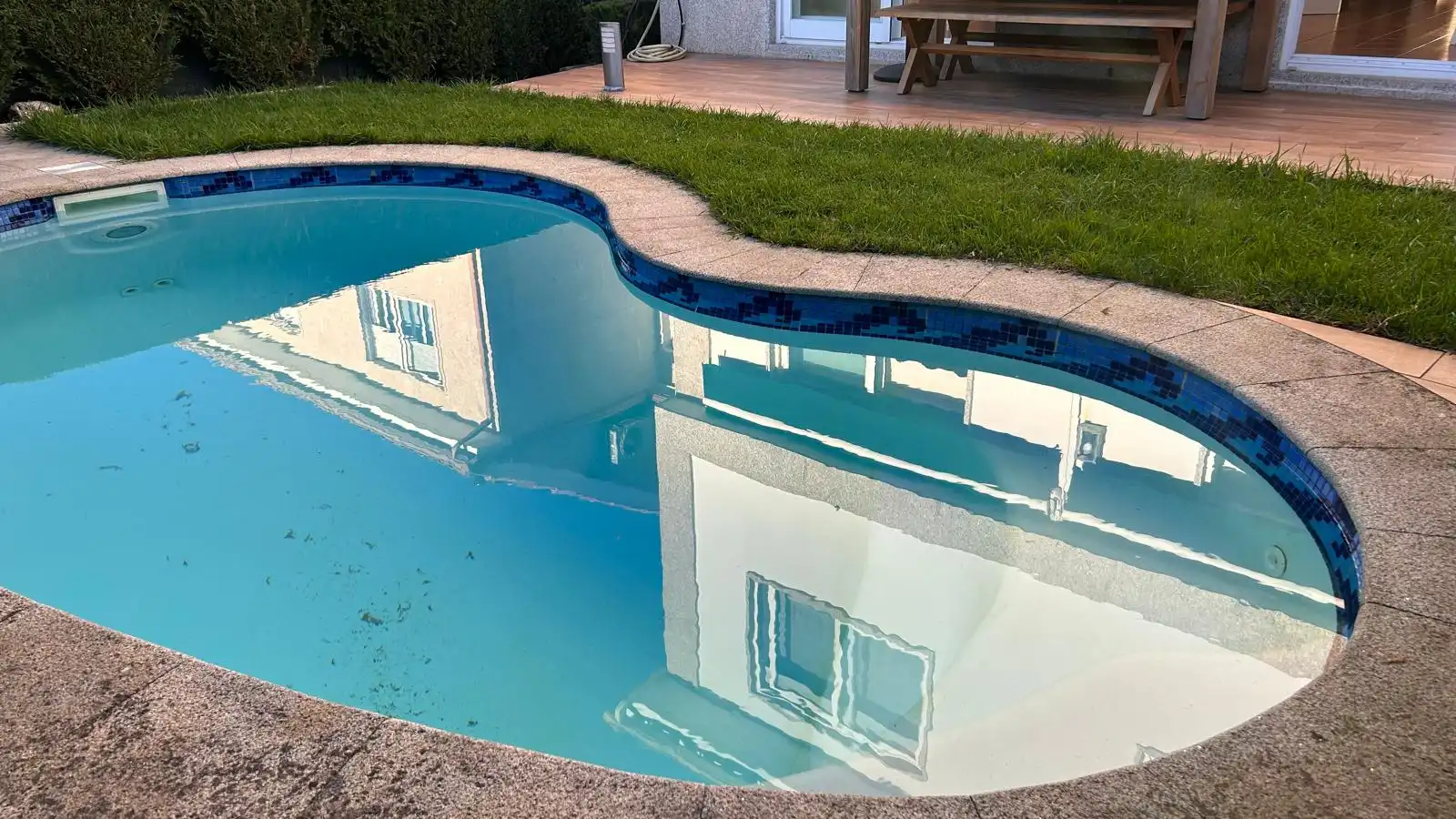 Piscina de Casa adosada de lloguer en Nigrán amb Calefacció, Jardí privat i Parquet