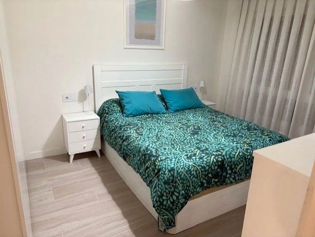 Dormitori de Apartament en venda en Vigo  amb Calefacció