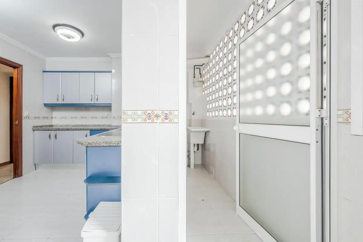 Bathroom of Flat for sale in Sevilla  with Air Conditioner, Heating and Private garden