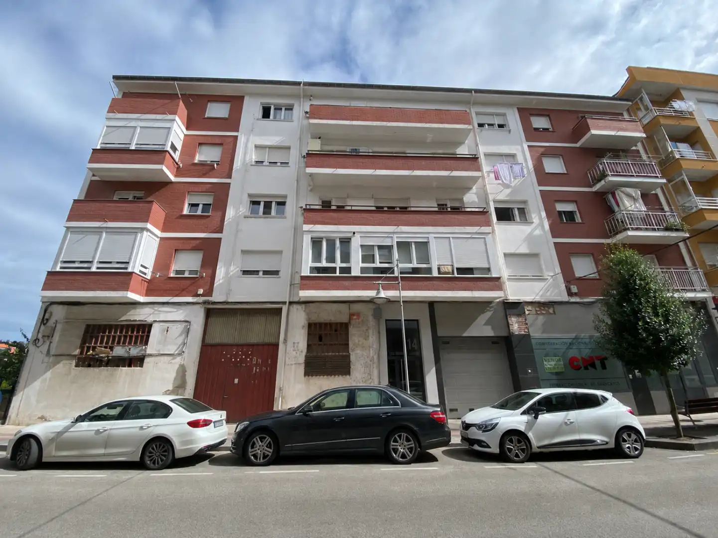 Außenansicht von Wohnung zum Verkauf in Torrelavega  mit Heizung