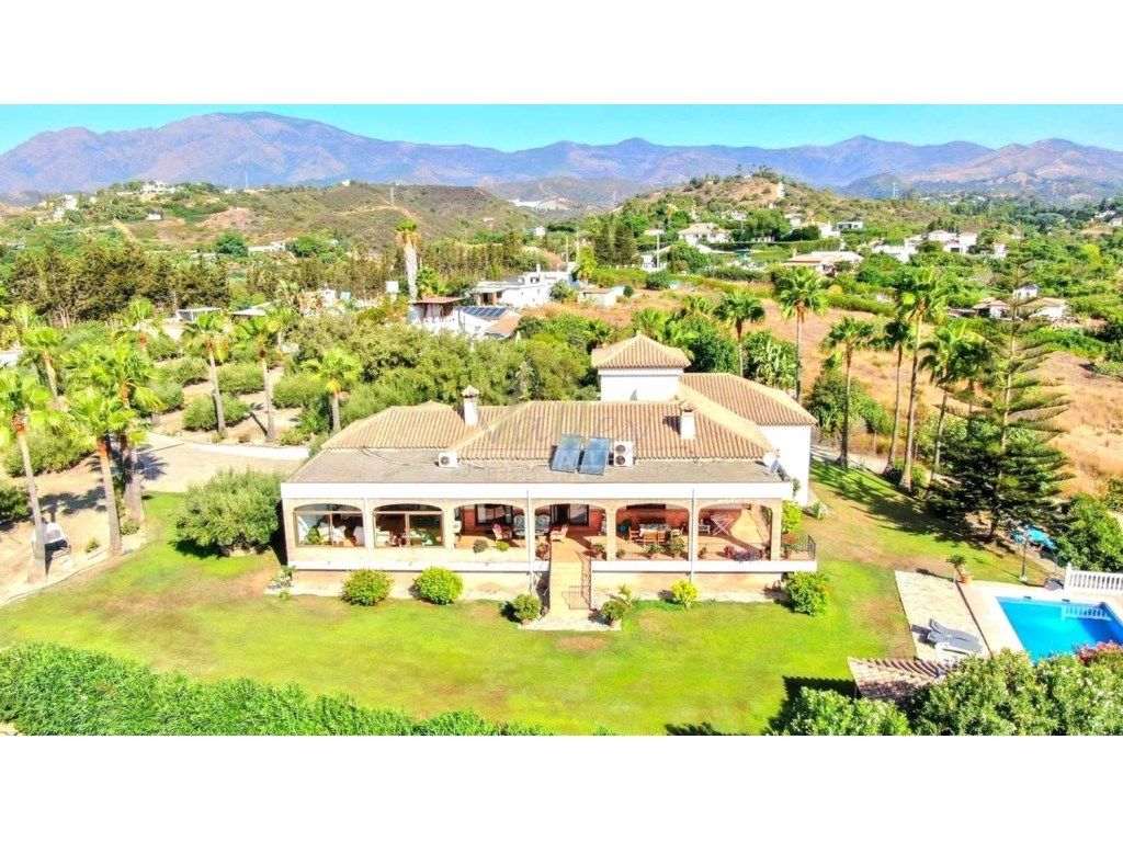 Exterior view of Houses for sale in Rincón de la Victoria  with Private garden, Terrace and Swimming Pool