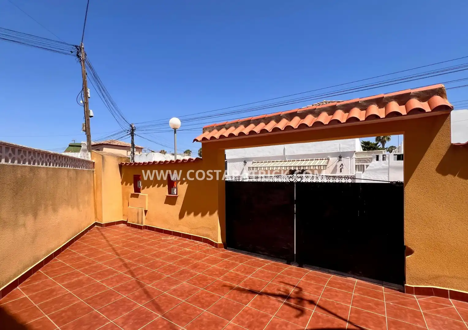 Vista exterior de Casa adosada en venta en Los Alcázares con Amueblado y Lavadora