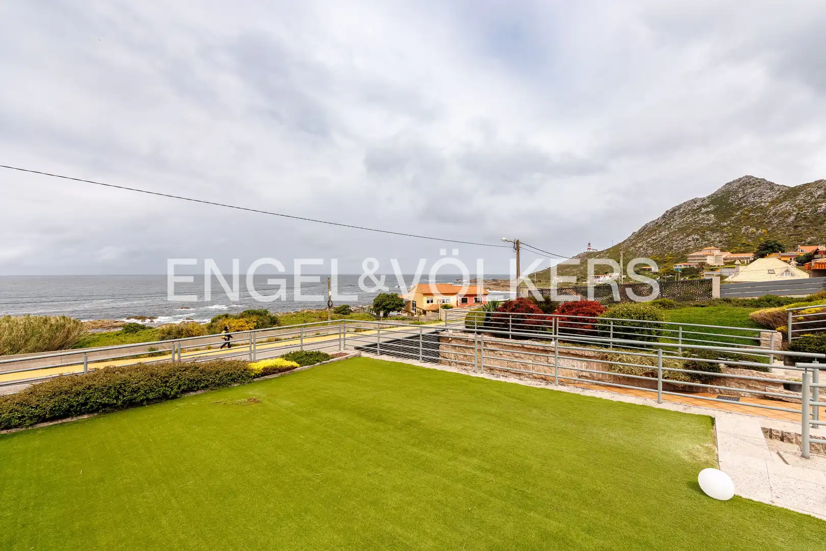 Vista exterior de Casa o xalet en venda en Oia amb Calefacció, Jardí privat i Parquet
