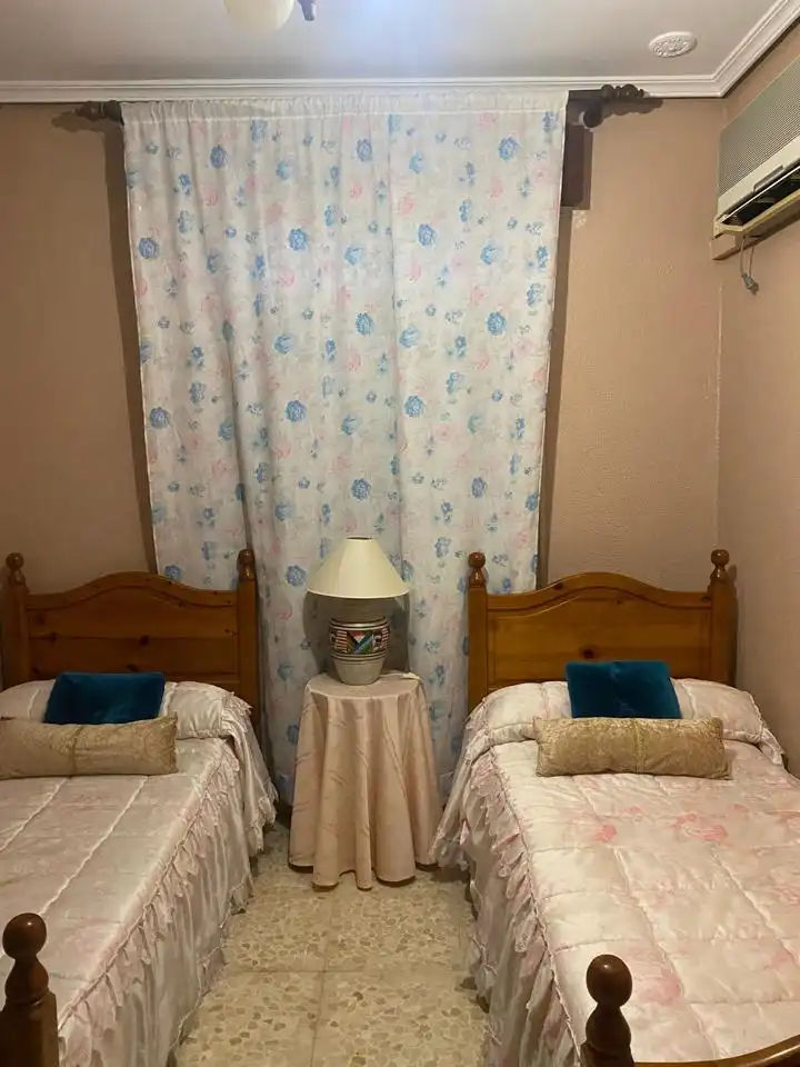 Dormitori de Casa o xalet en venda en Dos Hermanas amb Aire condicionat, Jardí privat i Piscina