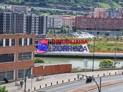 Vista exterior de Pis en venda en Bilbao  amb Calefacció