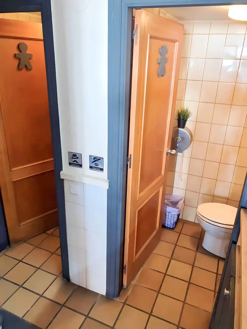Baño de Local de alquiler en Marbella con Aire acondicionado y Calefacción