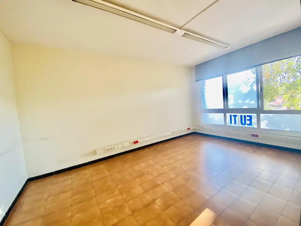 Büro zum Verkauf in Girona mit Klimaanlage und Heizung