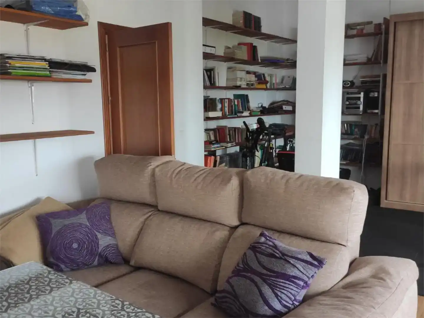 Sala d'estar de Pis en venda en Beas amb Aire condicionat, Jardí privat i Parquet