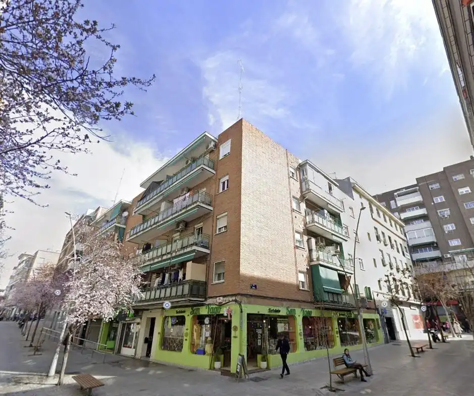 Piso con terraza en venta en COLON