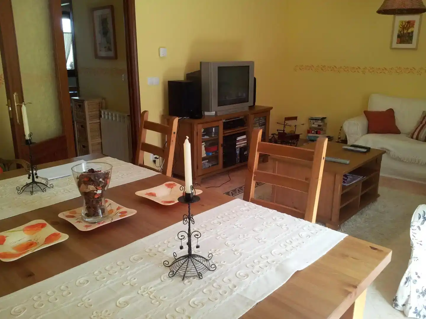 Menjador de Casa o xalet en venda en Frías amb Jardí privat, Traster i Moblat