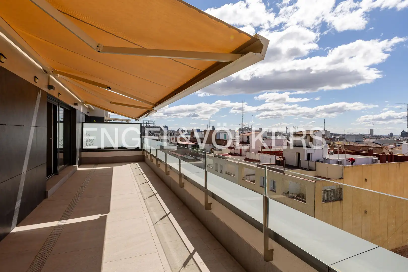 Terraza de Ático de alquiler en  Madrid Capital con Aire acondicionado, Calefacción y Jardín privado