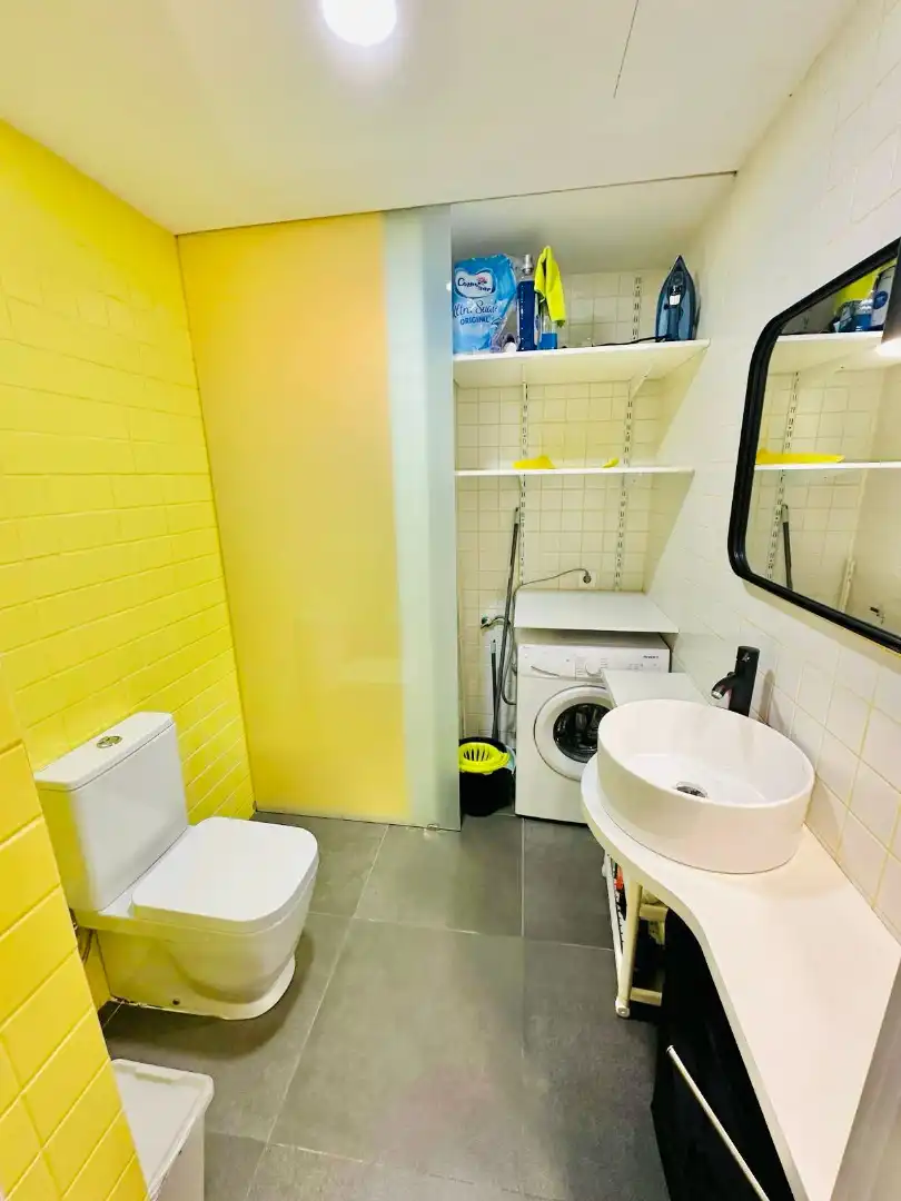 Bany de Apartament de lloguer en Granada amb Aire condicionat, Calefacció i Moblat