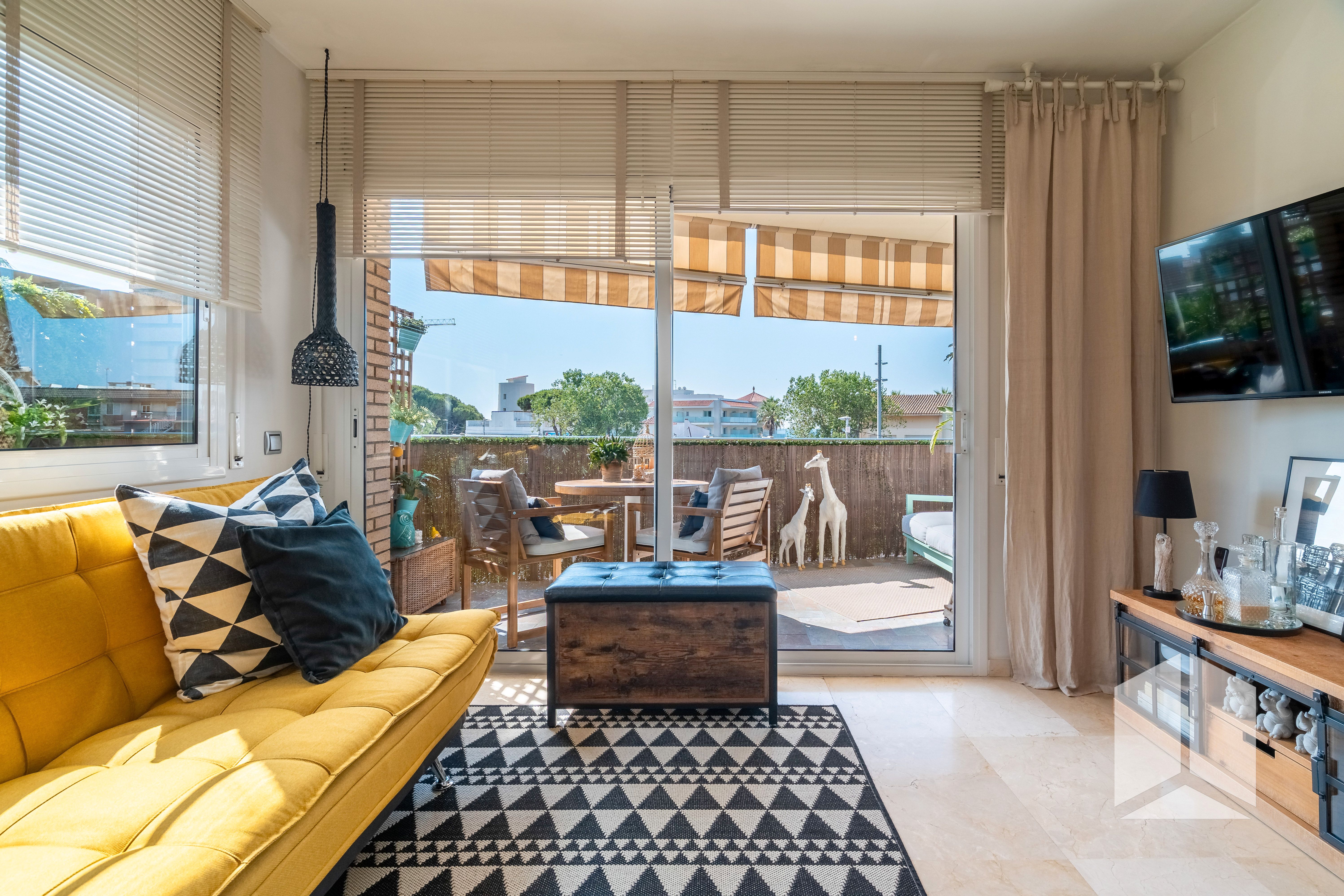 Living room of Duplex for sale in Castelldefels  with Air Conditioner, Terrace and Storage room