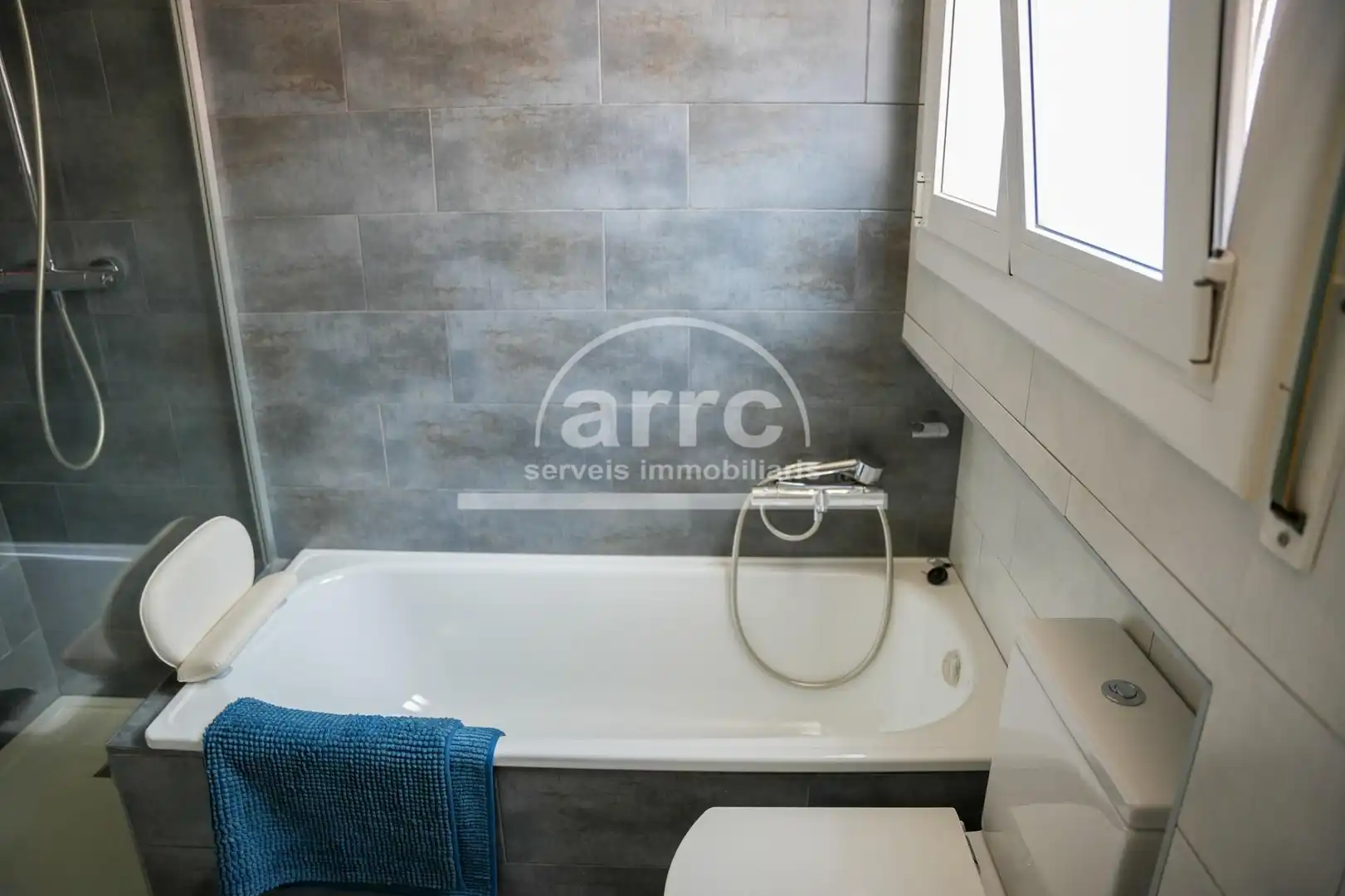 Bathroom of Houses for sale in Cabrils  with Heating, Private garden and Parquet flooring