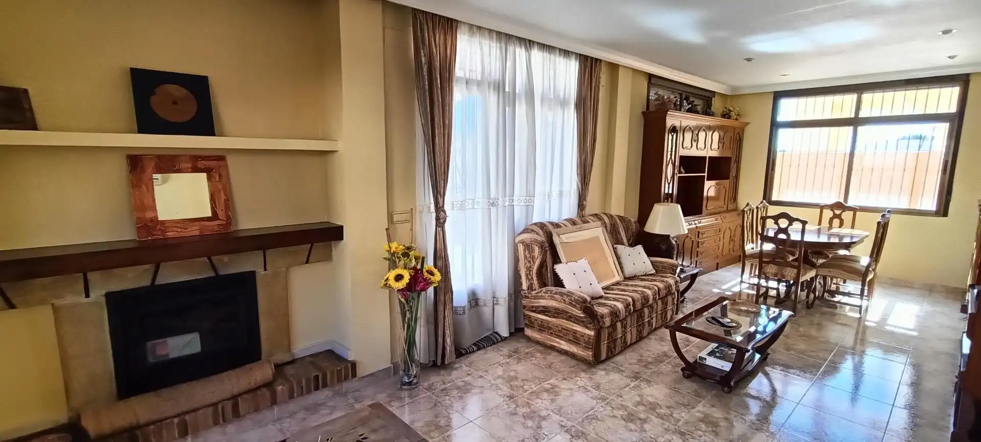 Sala de estar de Casa o chalet en venta en La Nucia con Aire acondicionado, Jardín privado y Terraza