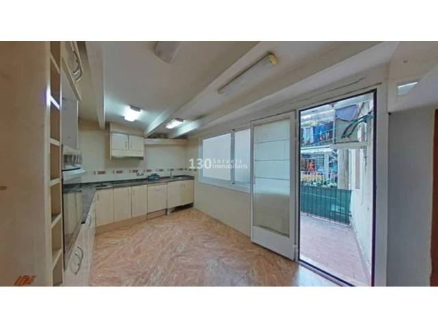 Piso en Venta en Calle Joaquín Costa en El Raval