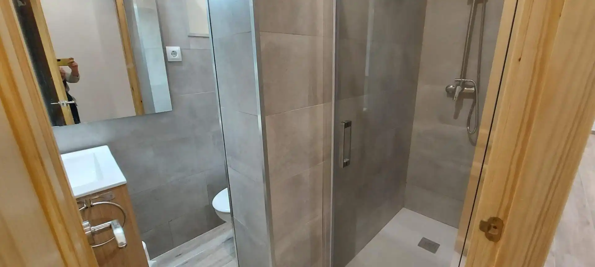 Baño de Planta baja de alquiler en Barcelona con Aire acondicionado, Calefacción y Amueblado