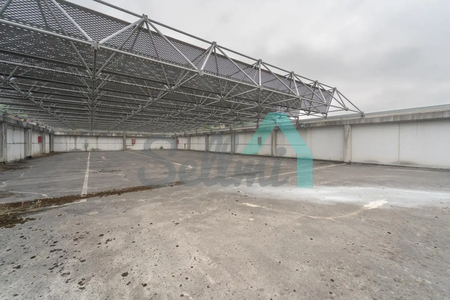 Vista exterior de Nave industrial en venta en Oviedo 