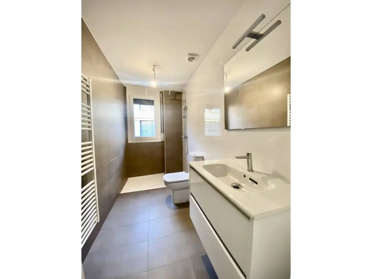 Baño de Dúplex en venta en Olot con Calefacción, Terraza y Trastero
