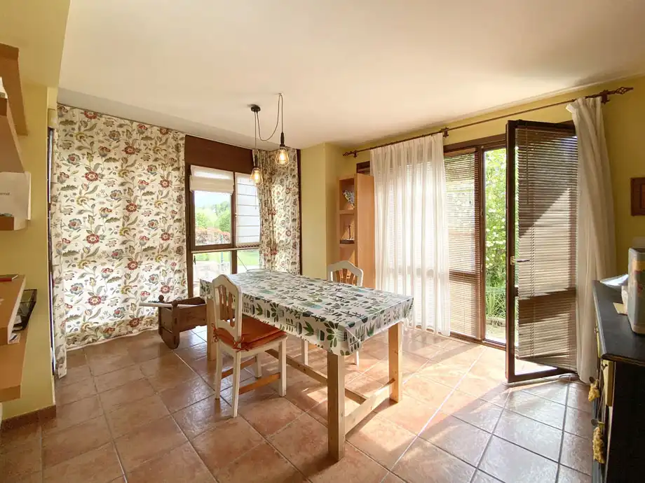 Comedor de Casa o chalet en venta en Barrundia con Calefacción y Jardín privado