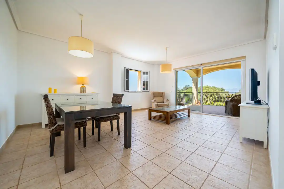 Außenansicht von Wohnung zum Verkauf in  Palma de Mallorca mit Klimaanlage, Heizung und Terrasse