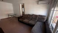 Sala d'estar de Pis en venda en San Juan de Aznalfarache amb Aire condicionat, Terrassa i Moblat