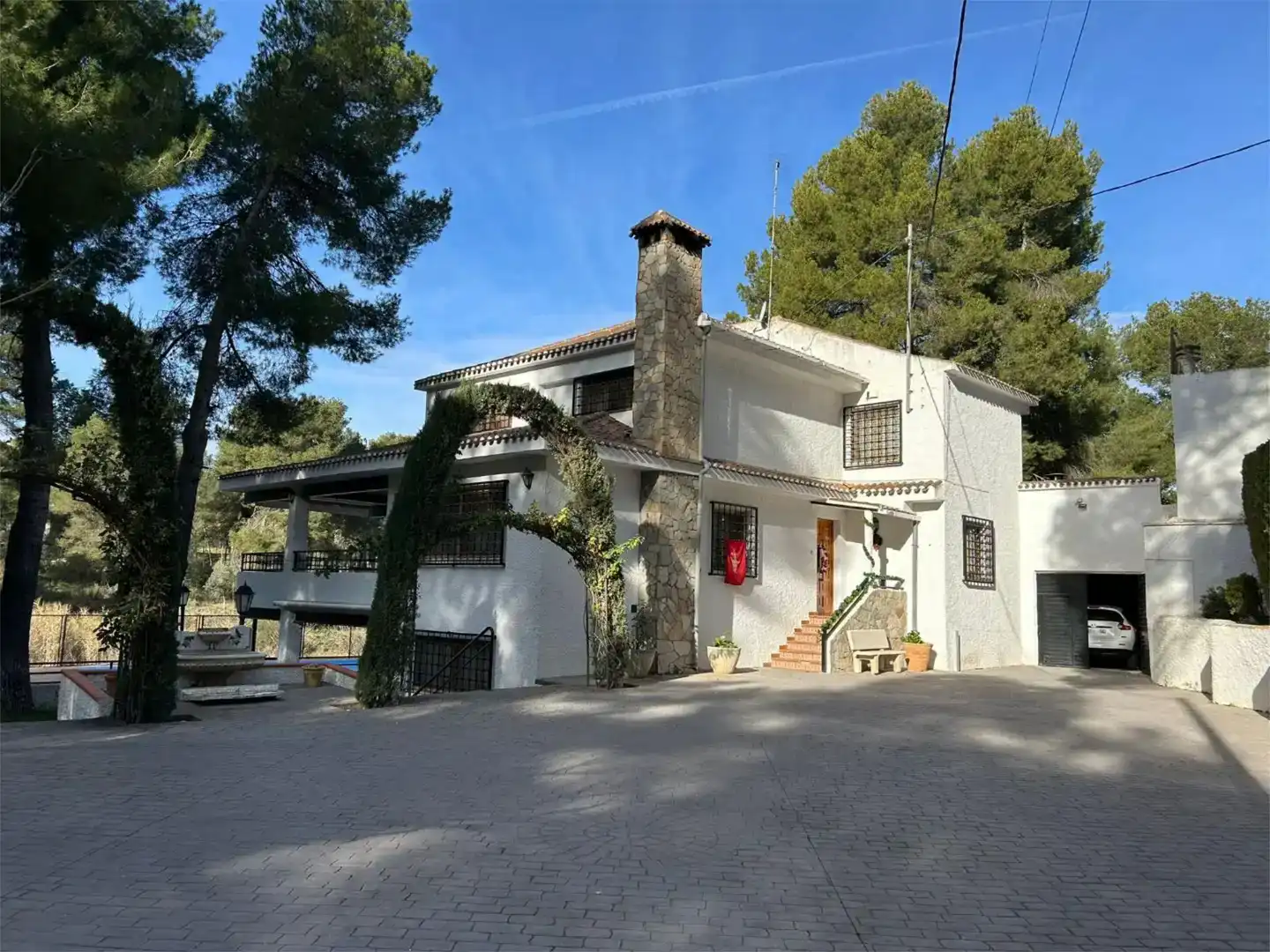 Vista exterior de Finca rústica en venda en Almansa amb Aire condicionat i Piscina