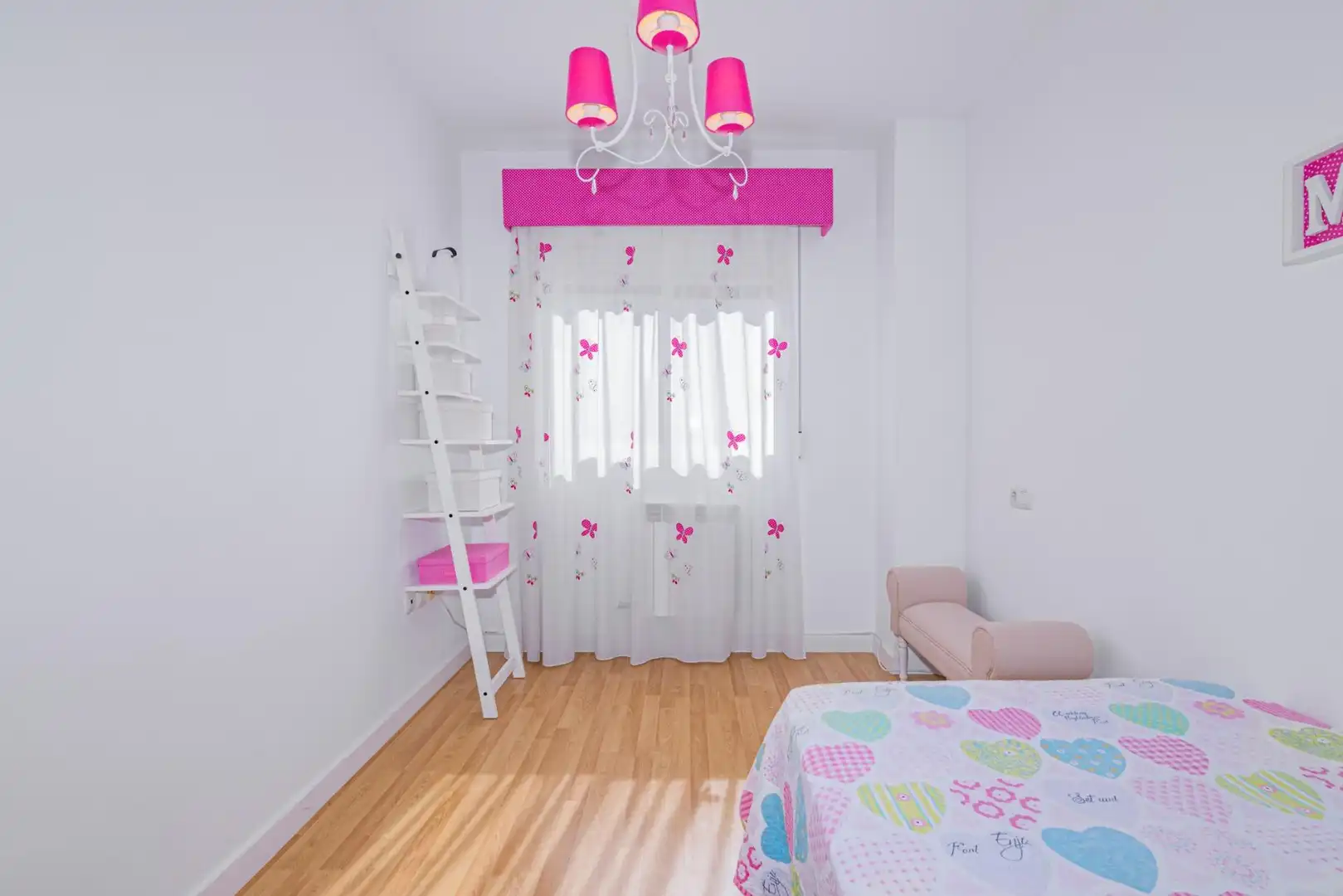 Bedroom of Flat for sale in Granada  with Air Conditioner, Heating and Storage room