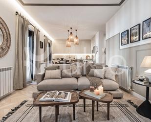 Sala d'estar de Apartament de lloguer en  Madrid Capital amb Aire condicionat, Moblat i Forn