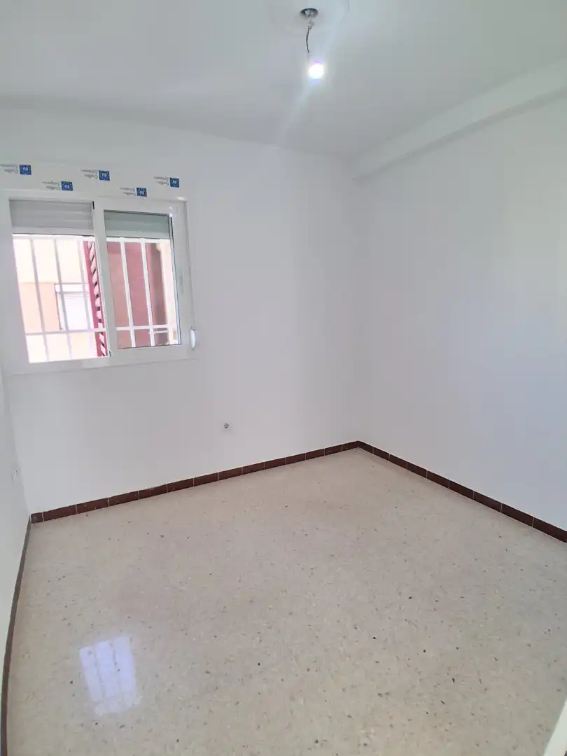 Schlafzimmer von Wohnung zur Miete in Sevilla mit Klimaanlage, Terrasse und Waschmaschine