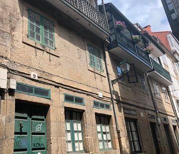 Vista exterior de Casa adosada en venda en Santiago de Compostela 