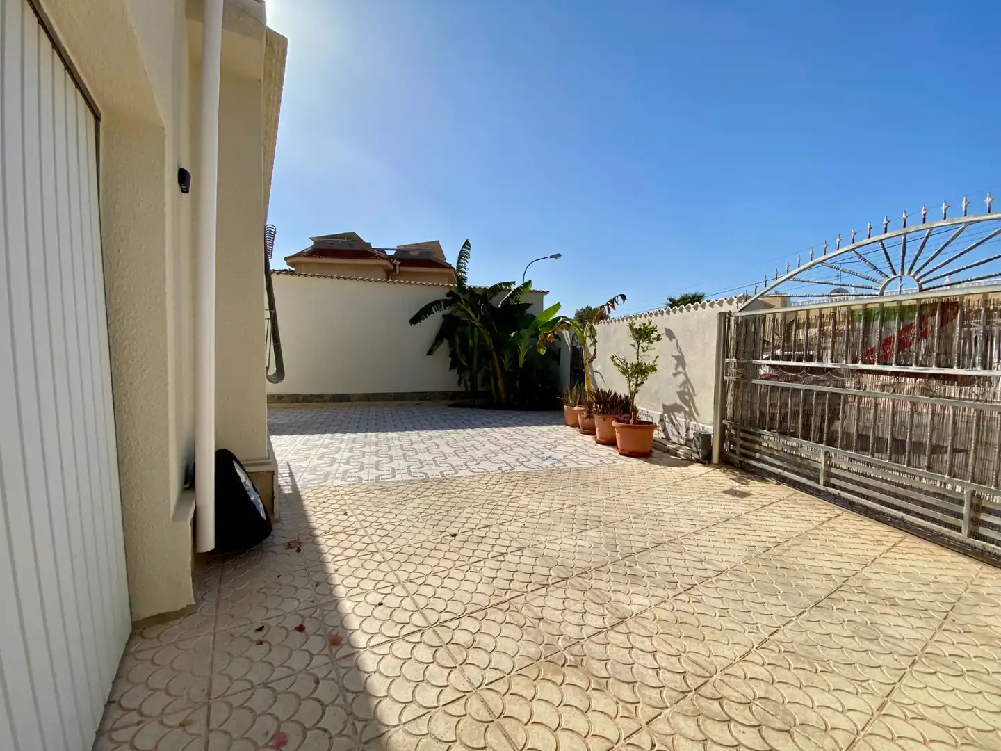 Vista exterior de Casa o xalet en venda en Rojales amb Aire condicionat, Calefacció i Jardí privat