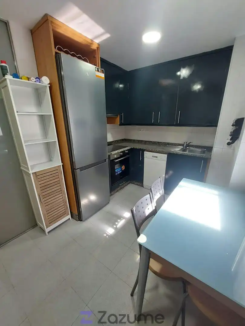 Cocina de Piso de alquiler en Pontevedra Capital  con Calefacción, Trastero y Amueblado