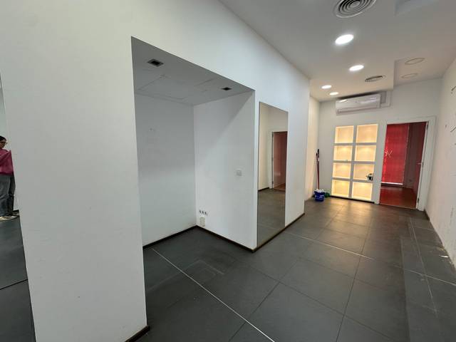 Local comercial en Alquiler en Carrer Cremat en Barri del Centre