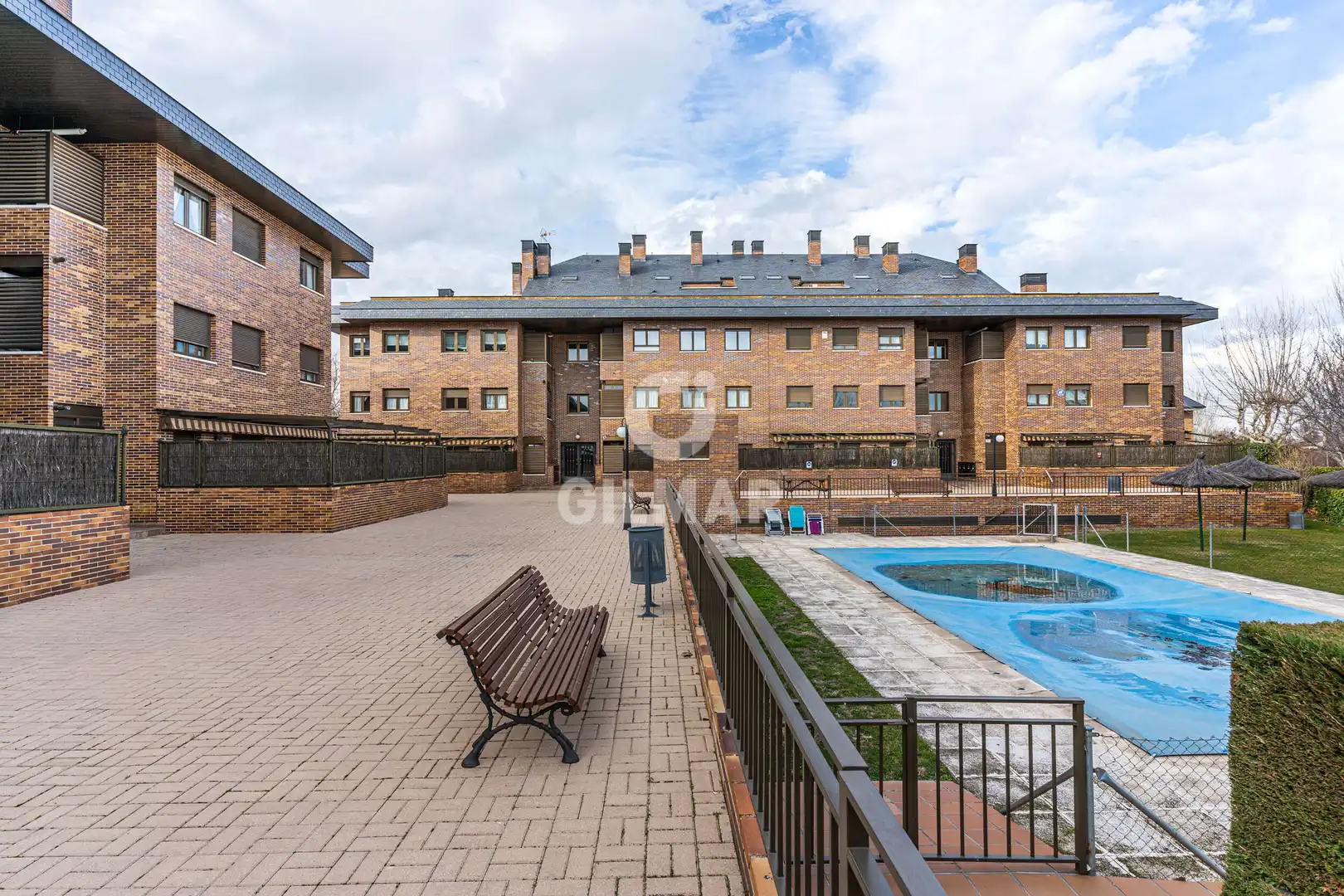 Vista exterior de Dúplex en venta en Boadilla del Monte con Calefacción, Jardín privado y Trastero
