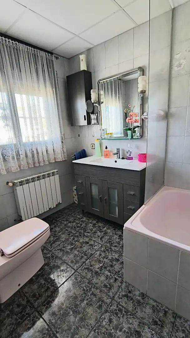 Bany de Casa o xalet en venda en Llinars del Vallès amb Aire condicionat, Calefacció i Jardí privat