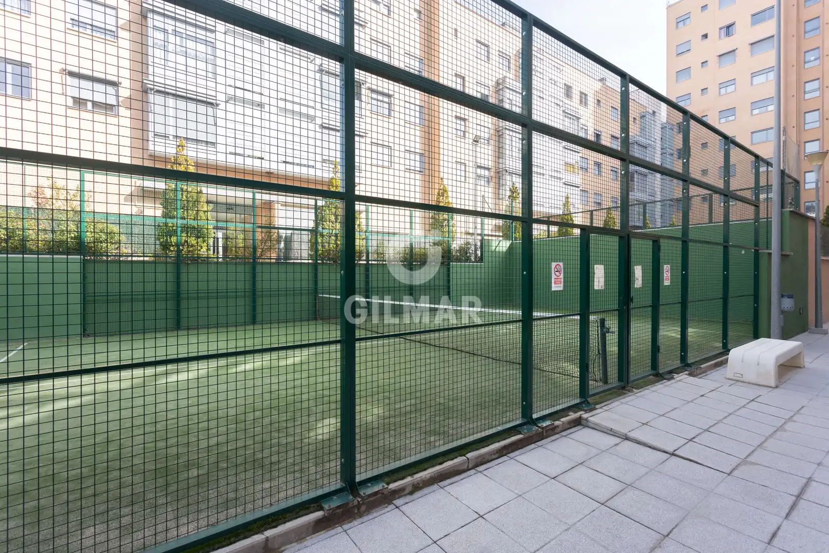Vista exterior de Planta baja en venta en Madrid con Calefacción, Trastero y Piscina