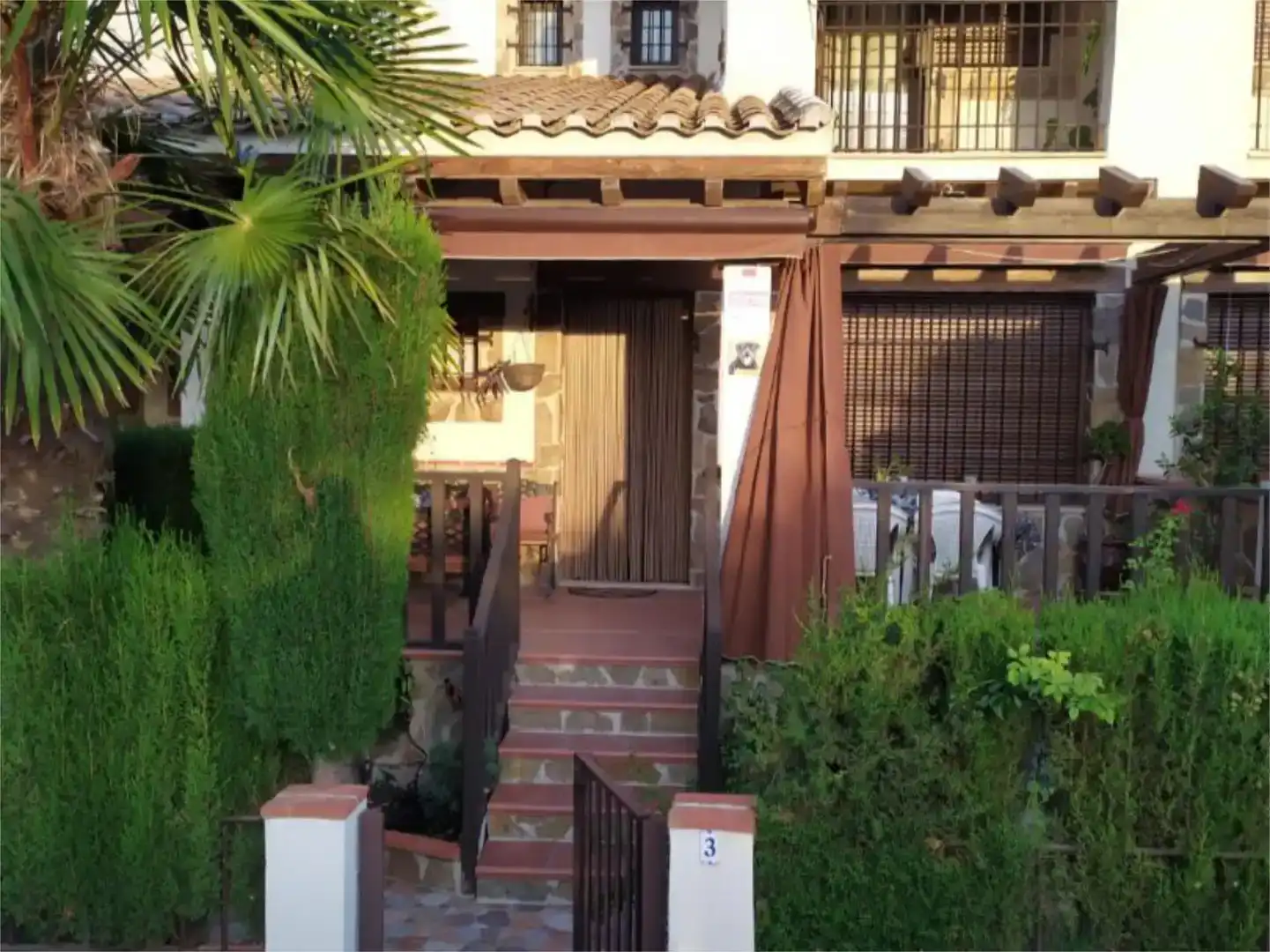 Vista exterior de Casa adosada en venda en Luque amb Aire condicionat, Jardí privat i Traster