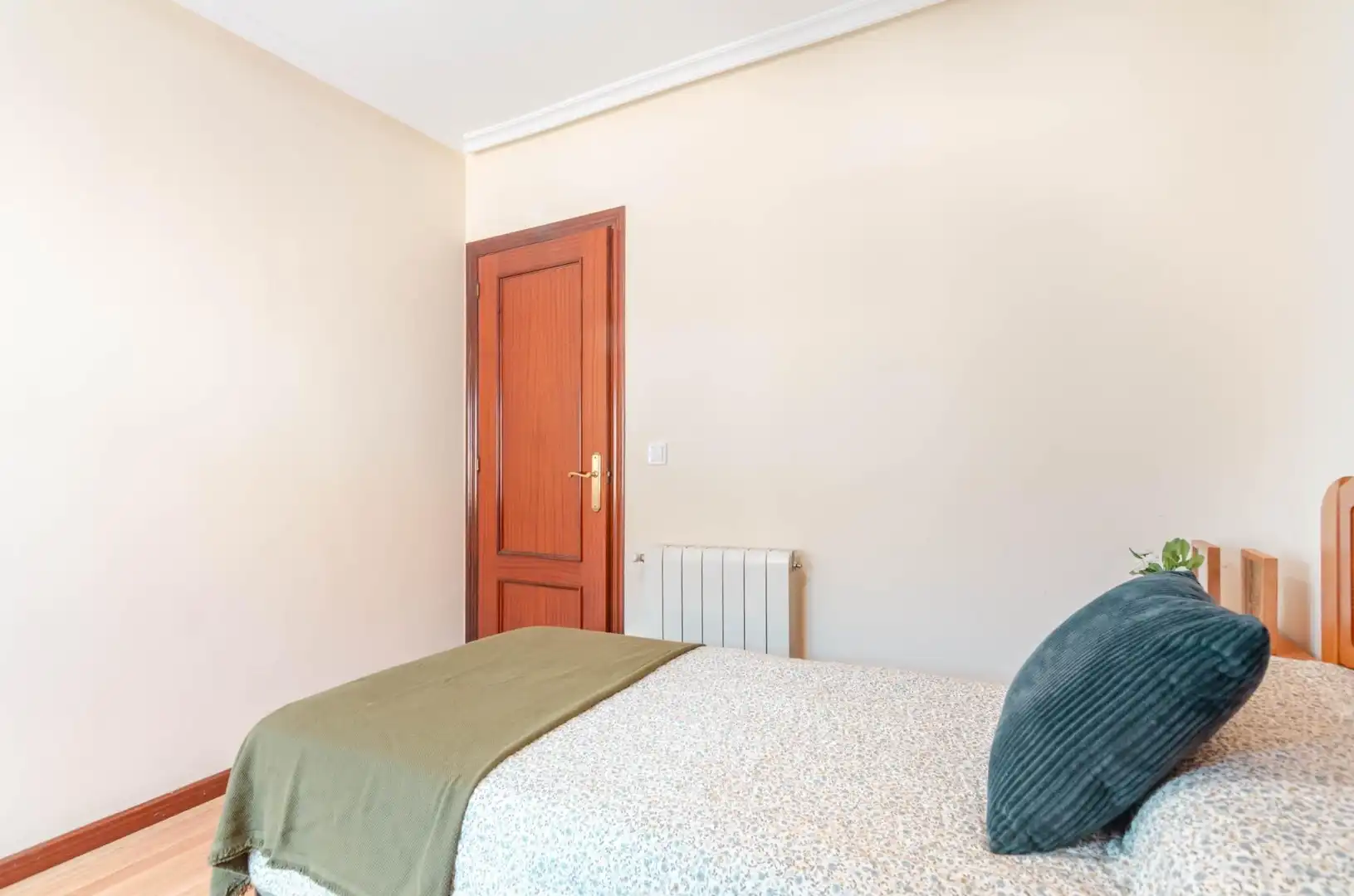 Bedroom of Flat for sale in Noreña  with Heating, Storage room and Furnished