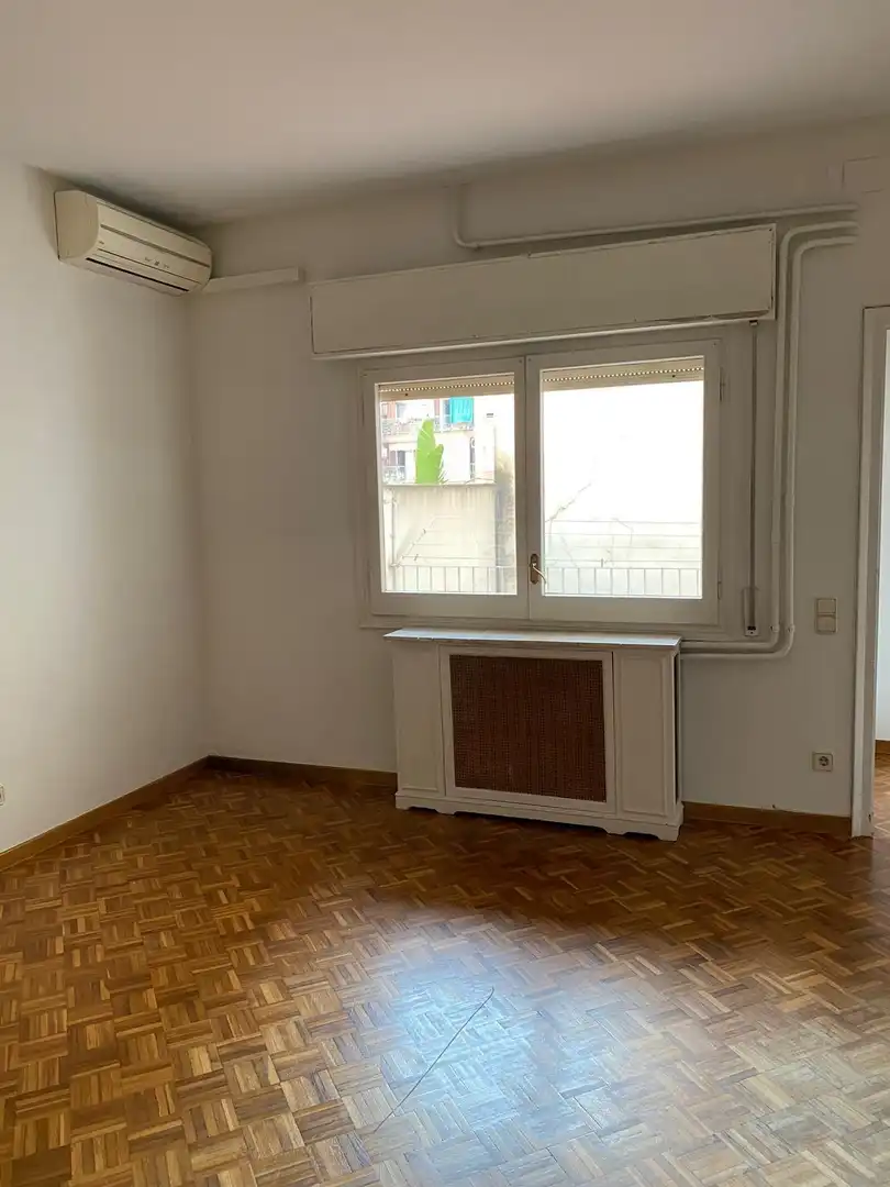 Habitación de Apartamento de alquiler en Barcelona con Aire acondicionado, Parquet y Balcón
