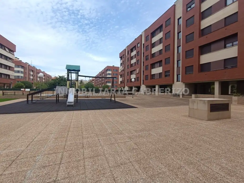 Außenansicht von Wohnungen zur Miete in  Logroño mit Klimaanlage, Heizung und Parkett