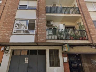 Piso con ascensor en venta en corts valencianes 11
