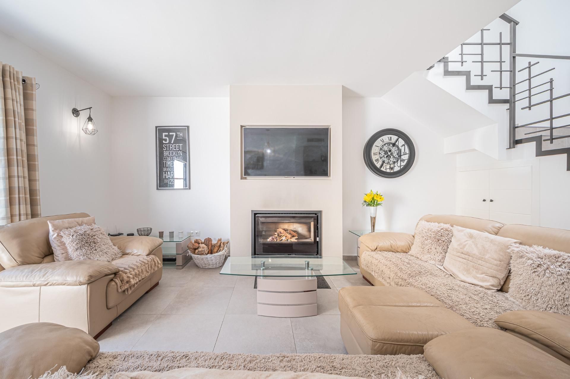 Sala de estar de Casa adosada en venta en Fuengirola con Aire acondicionado, Calefacción y Terraza