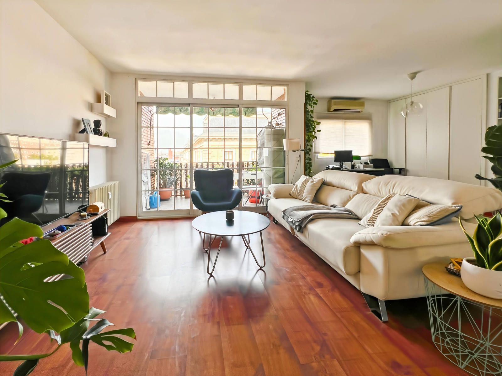 Living room of Flat for sale in  Madrid Capital  with Air Conditioner and Terrace