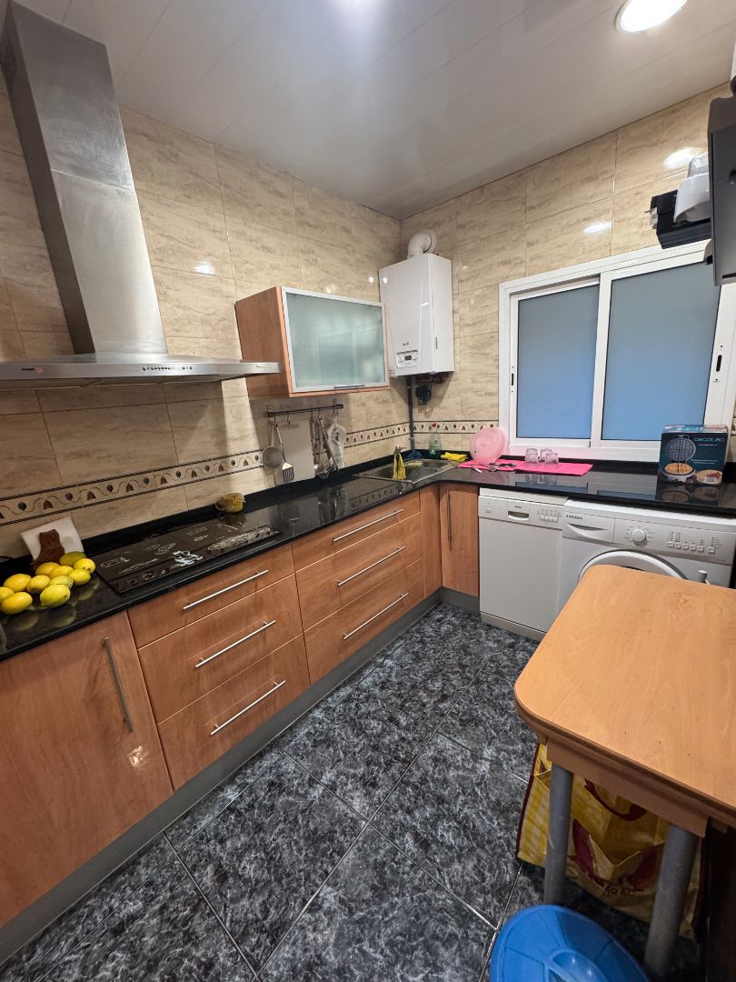 Cuina de Pis en venda en  Barcelona Capital amb Calefacció, Moblat i Alarma